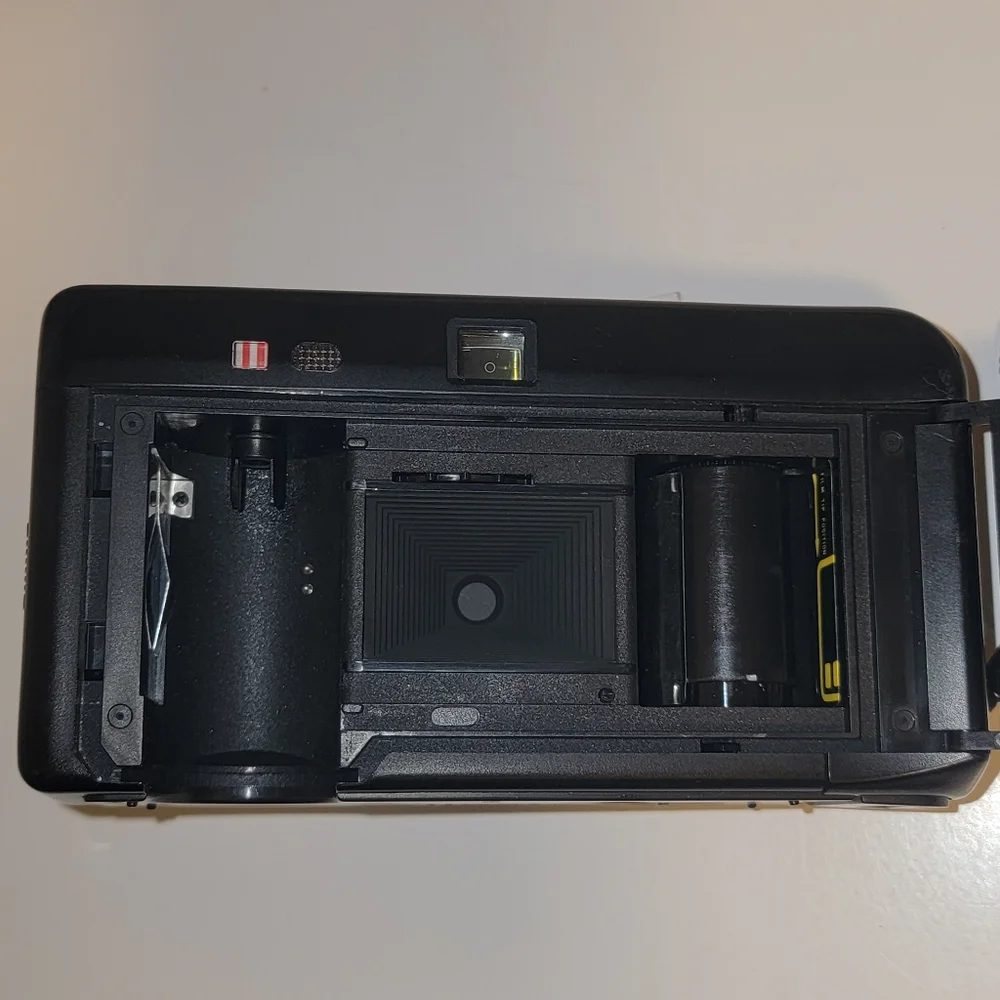 Vivitar R-400 35MM Compact Motor Drive Camera W/ Auto Flash‎ D/X System Working